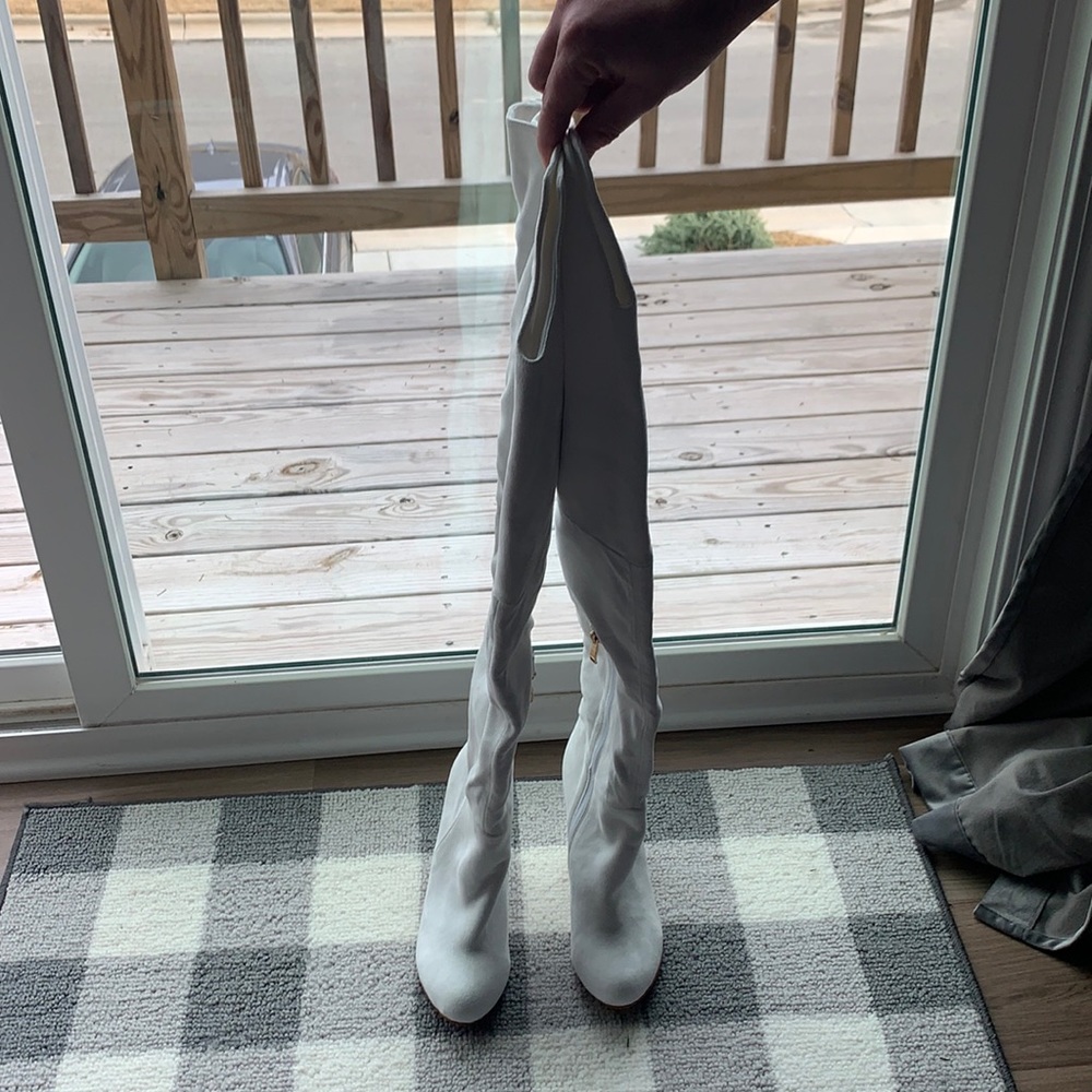 Women’s over the knee boot